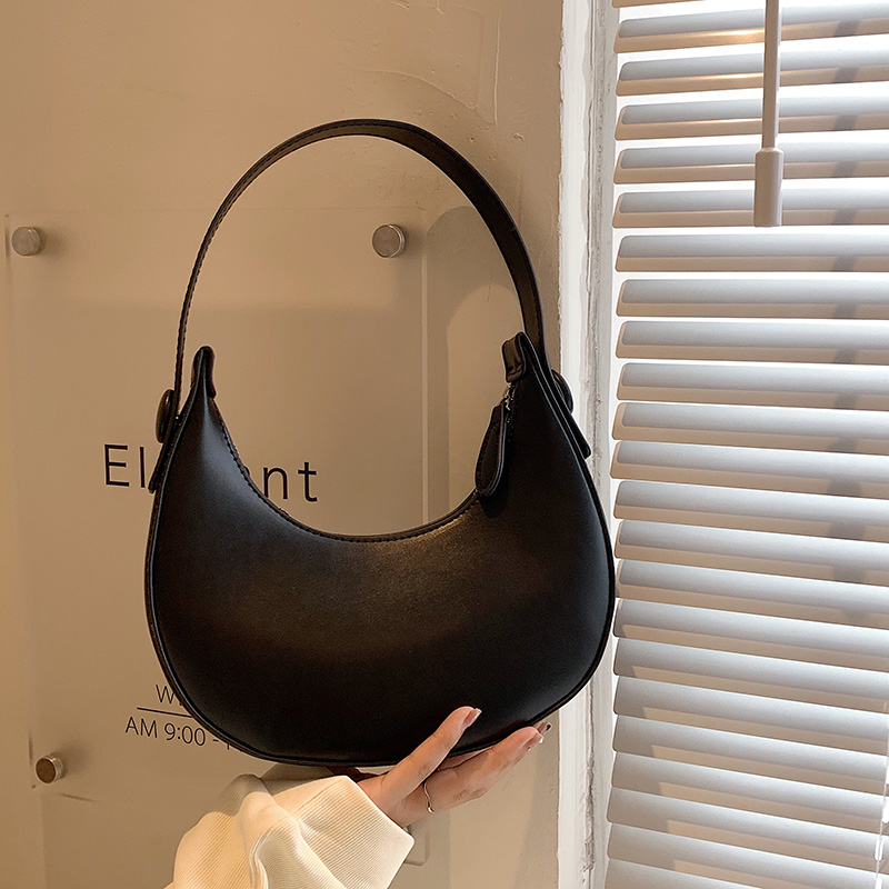 موضة جديدة حقائب الإبط للنساء  - مراجعة Half Moon Crescent وسعره